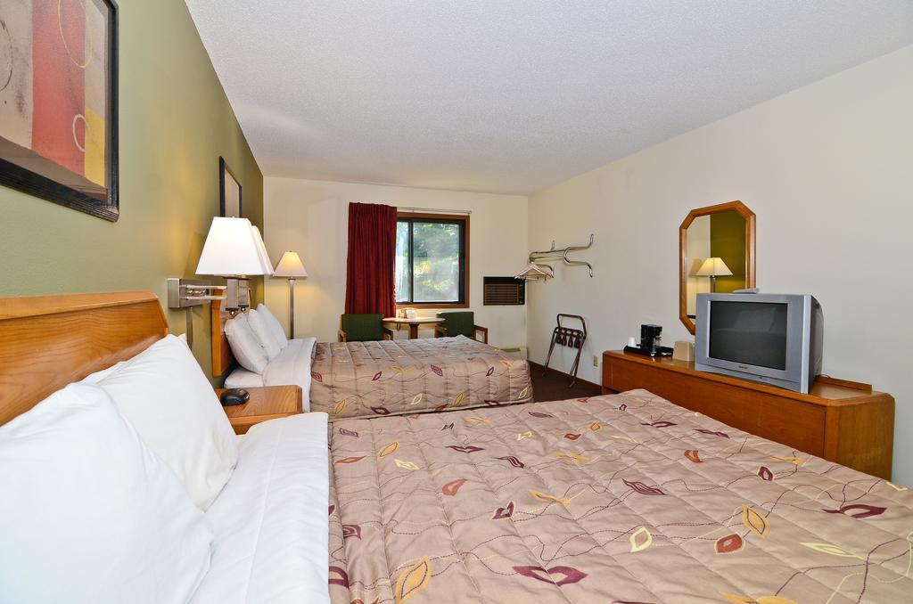 Amerivu Inn And Suites - Hayward Exterior photo