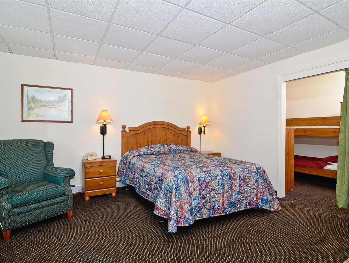 Amerivu Inn And Suites - Hayward Exterior photo